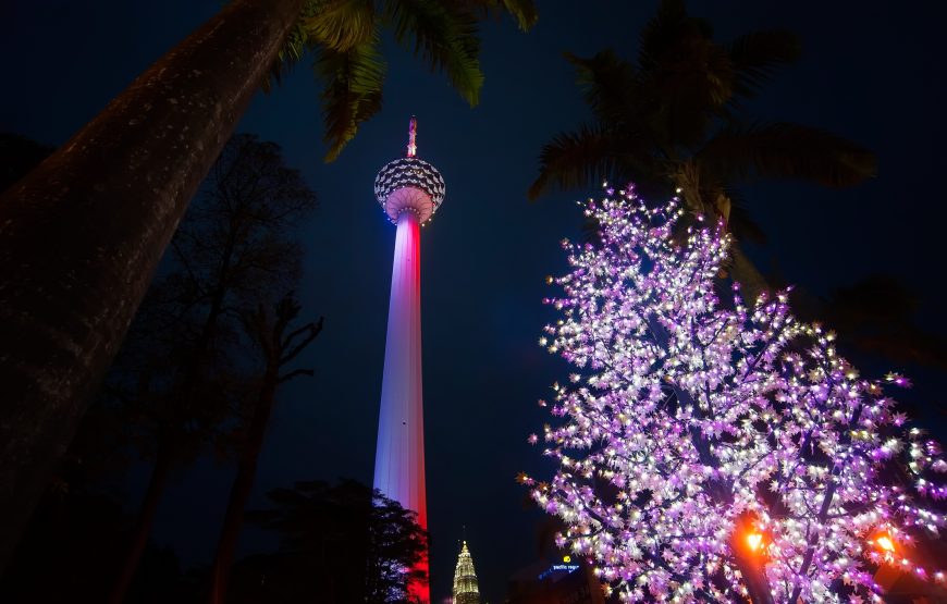 Kuala Lumpur Night Tour with Buffet Dinner at Aras 360° Revolving Restaurant