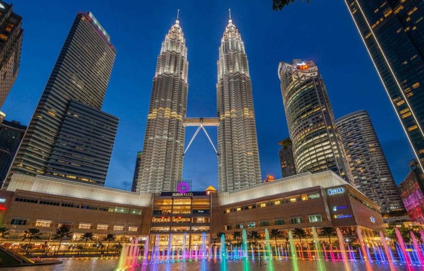 Kuala Lumpur Night Tour with Buffet Dinner at Aras 360° Revolving Restaurant